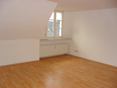 GEMÜTLICHE  2-ZIMMER  ALTSTADTWOHNUNG MIT FLAIR