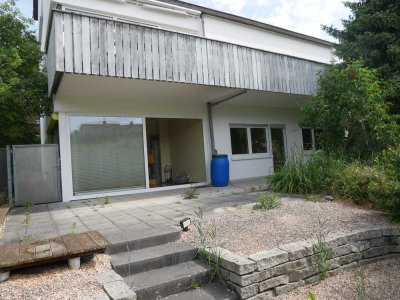 4 Zi EG-Wohnung mit großer Südterrasse, Garten, EBK, Garage
