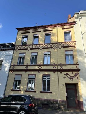 Schöne frisch renovierte 4 1/2 Zimmer Wohnung in der Rheinstraße