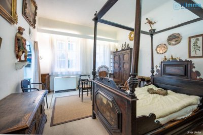 CHARMANTE 1-ZIMMERWOHNUNG MIT 3,8m RAUMHÖHE (Renovierungsarbeiten notwendig - 2 ZIMMER durch Umbau möglich)