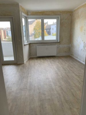 Teil-Sanierte 3. Zi.-Whg. mit Balkon in Neudorf