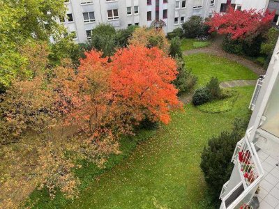 Schöner Wohnen mit viel Grün Nähe Nordostbahnhof ! Prima aufgeteilte Wohnung mit Balkon & Stellplatz