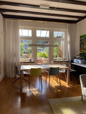 Stilvolle 3,5-Zimmer-Altbauwohnung mit Südwestterrasse & Garten in ruhiger Lage