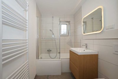 Neu sanierte, moderne 3-Raum-Wohnung mit Tageslichtbad, Carport, PV-Anlage & Gartenanteil