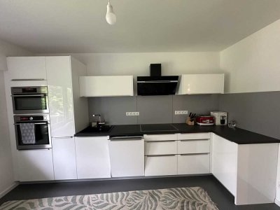 Kernsanierung 2-Raum-Wohnung 70 qm EBK in Heisterbacherrott