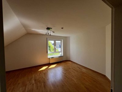 Helle Dachgeschosswohnung in ruhiger Lage von Koblenz-Metternich