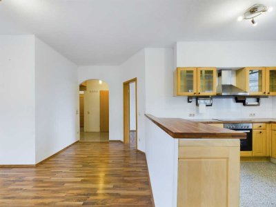 4-Zimmerwohnung oder 2x 2-Zimmerwohnung + vermietete Gewerbeeinheit zu verkaufen