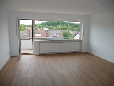 Attraktive 3-Zimmer-Wohnung - Küche neu - mit zwei Balkonen und Weitsicht