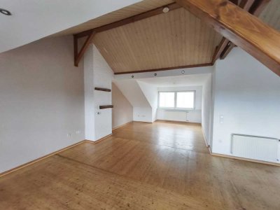 Lichtdurchflutete 3,5 Zimmer Wohnung mit balkon