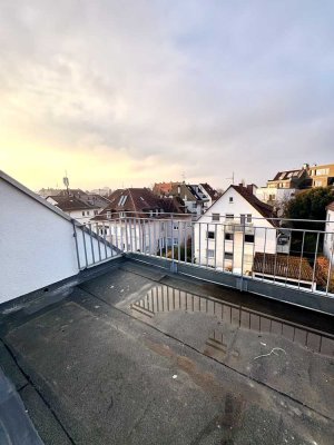 Kernsanierte charmante Dachgeschosswohnung mit Dachloggia & Weitblick - Helfferichstrasse