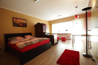 Kompaktes Apartment in Bonn: Ein Zimmer mit Balkon