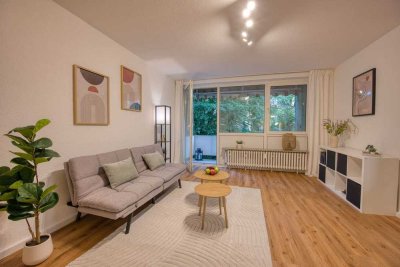 Renoviert und sofort bezugsbereit: 2-Zimmer-Wohnung mit Fahrstuhl, Balkon und Blick ins Grüne