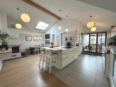 Haus im Haus - Familienfreundliche 5-Zimmerwohnung mit Dachterrasse, Gartenanteil und Pool