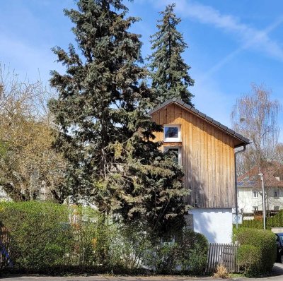 Haus mit Garten. 1A Lage. Kleine Idylle in der Stadt. Inkl. 2 Stellplätze.