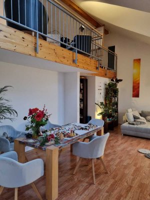 Geschmackvolle 5-Zimmer-Maisonette-Wohnung mit lux. Innenausstattung mit Balkon und EBK