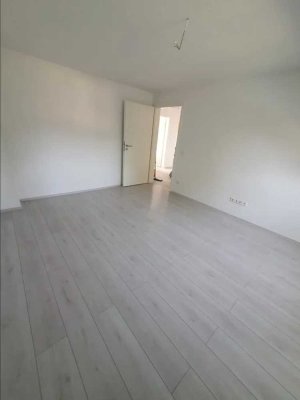 Helle 3,5-Zimmer-Dachgeschosswohnung in Duisburg - frisch saniert!