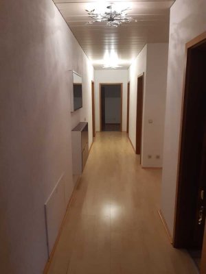 Helle 3-Zimmer Dachgeschosswohnung mit Balkon in Gremertshausen