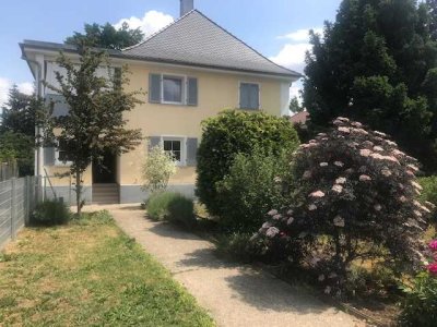 2-Zimmer EG-Wohnung mit Garten + sep. Zimmer im ruhigen 2 Familienhaus !