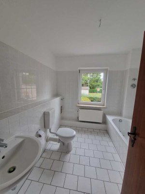 Gepflegte Erdgeschosswohnung mit Gartenoption und Stellplatz – ruhig gelegen in Schönebeck