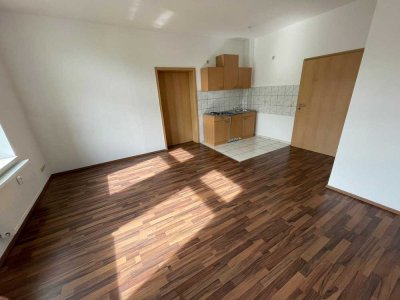 Gemütliche 2 Zimmer Wohnung in bester Lage *mit EBK und PKW-Stellplatz*