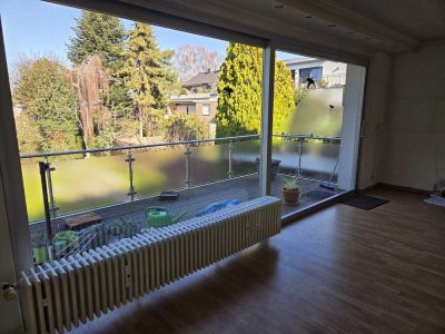 Schöne ruhige Wohnung für max. 2 Erwachsene mittleren Alters in Köln Lövenich !
