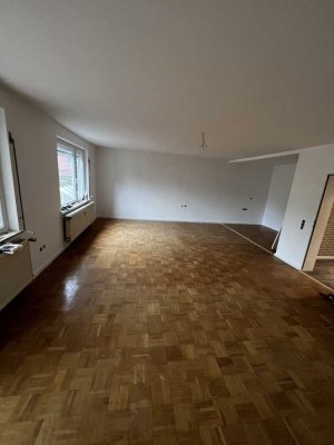 Erstbezug nach Sanierung mit Einbauküche und Balkon: freundliche 3-Zimmer-Wohnung in Hannover