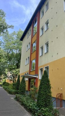 Vollständig renovierte 2-Zimmer-Wohnung mit Balkon und Einbauküche in Berlin