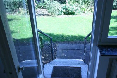 Großzügige und ruhige vollst. renovierte 4-Zimmer-Whg. mit EBK, Balkon u. Garten