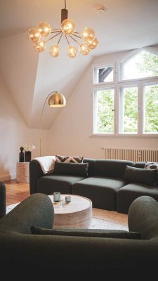 Vollmöblierte stilvolle Dachgeschosswohnung in Jugendstilvilla!