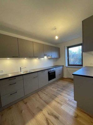 Großzügige 5-Zimmer Wohnung mit Garten, Küche, Garage - frisch saniert im Vorort von Wangen i.A.