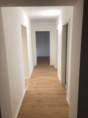 +++ Sanierte 4-Raum Wohnung mit großer Terrasse +++