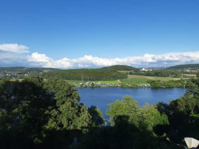 Außergewöhnliche Wohnung mit Dachterrasse und unverbaubarem Seeblick.