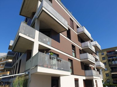 Charmante 2-Zi. Wohnung mit Balkon und Tiefgarage in Hall
