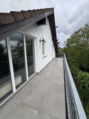Ruhige, helle 2 Zi DG Wohnung mit großem Balkon in Lichterfelde/Zehlendorf