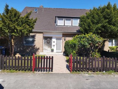 Großzügige Erdgeschoßwohnung mit eigenem Garten im 2 Familienhaus