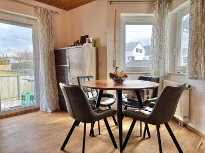 Erdgeschosswohnung mit neuwertiger EBK und Balkon