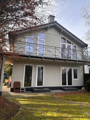 Renovierte 2-Raum EG-Wohnung in Doppelhaushälfte mit Garten in Düsseldorf