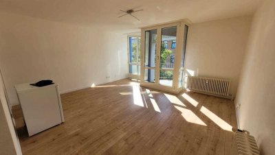 Helle 1-Raum Wohnung mit EBK und Balkon