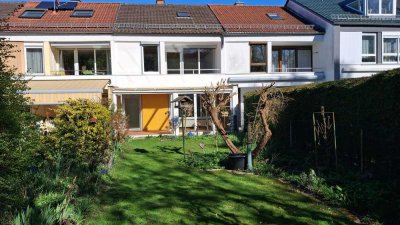 Renovierungsbedürftiges Reihenmittelhaus mit Garten und Einzelgarage in Pfersee!