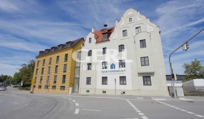 Helle 2-Zimmer-Altbauwohnung in zentraler Lage (2.OG rechts) - WG geeignet