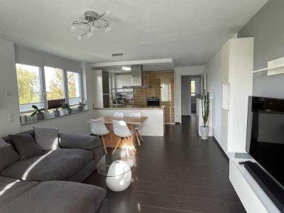 Exklusive 3-Zimmer-Wohnung mit sonnigem Süd-/Westbalkon, Blick in Richtung Alpen & EBK in Dachau