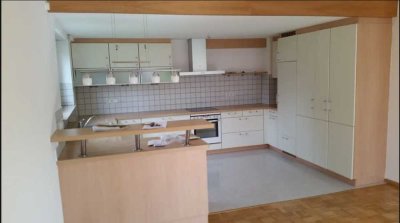 Attraktive 4-Zimmer-Erdgeschosswohnung mit Terrasse und Einbauküche in Wollbach