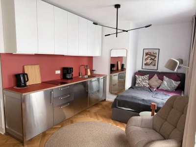 Erstbezug: Moderne, stilvolle Smart-Wohnung mit großzügigem Balkon – vollständig möbliert und sofort