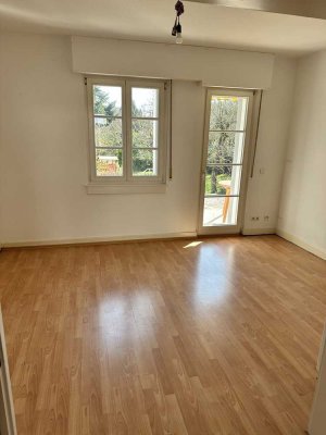 3-Zimmer-EG-Wohnung mit grosser Terrasse, ruhigem Garten und EBK in Langen in historischem Gebäude