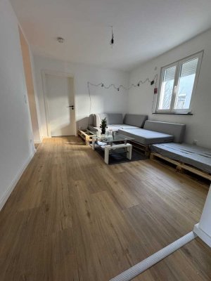 WG-Zimmer einer 3er WG, renovierte moderne Wohnung.