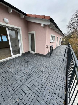 ! Preisvorteil - bis 30.04.2026 - DG Wohnung mit sehr großzügiger Terrasse !