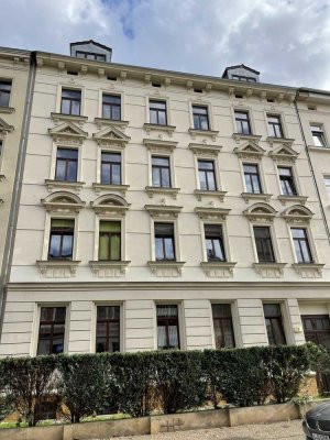 Sonnige 2ZKB Altbau Wohnung im Denkmal mit Stuck und Balkon in Gohlis Süd