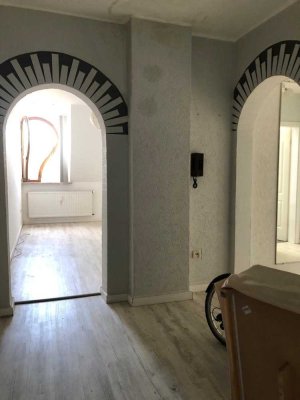 Stadtnah! Schöne 2,5-Raum Dachgeschoss-Wohnung