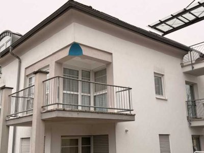 **schöner Balkon***zentral***günstig**