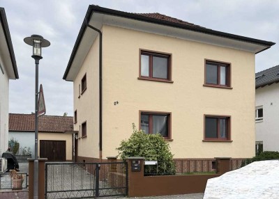 Repräsentatives 1-2 Fam.-Haus mit Garage und großem Garten in ruhiger Lage von Brühl-Rohrhof